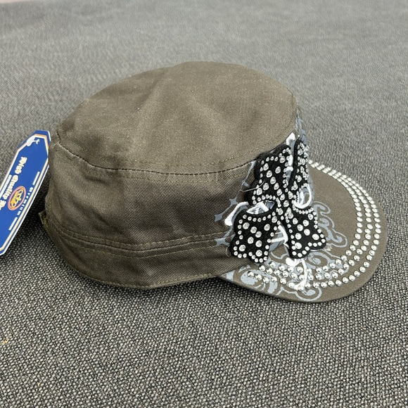 Woman’s hat - Picture 2 of 4